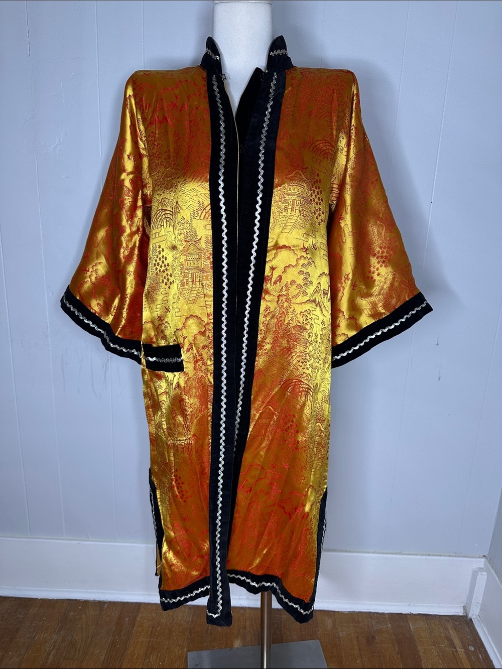 Vintage 40s Satin Brocade Asian Printed Duster Medium